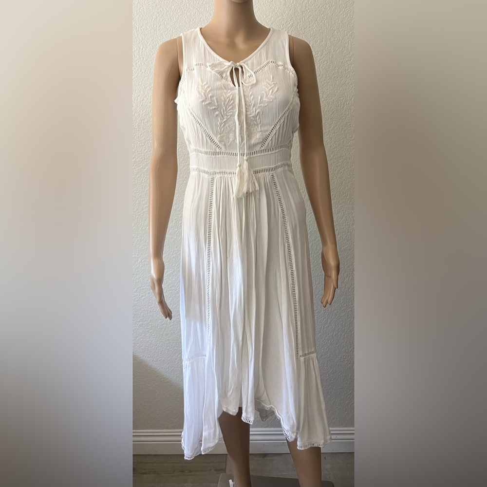 Beautiful fitted White summer dress size XS by Villa.